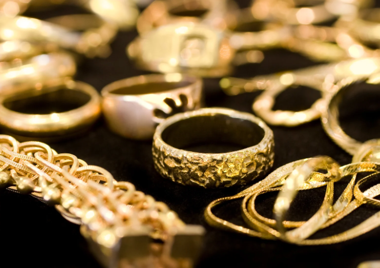 gold buyer old jewelry pieces